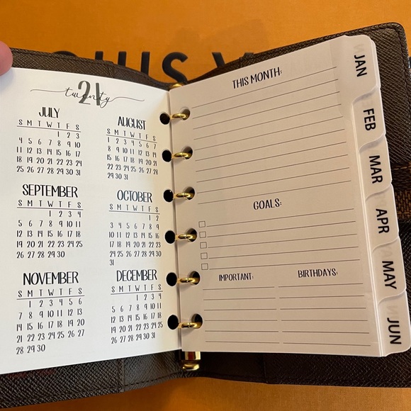 FIT Louis Vuitton Agendas 2024 Calendar-ALL SIZES: PM, MM & GM AVAILABLE - Picture 5 of 13